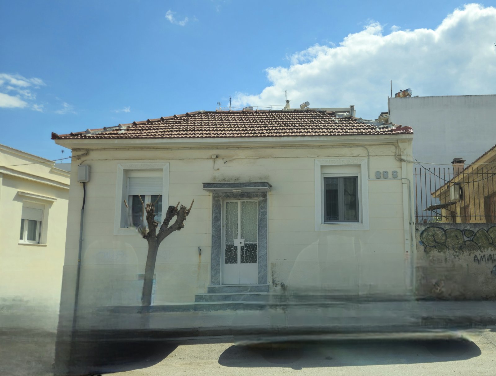 photo1