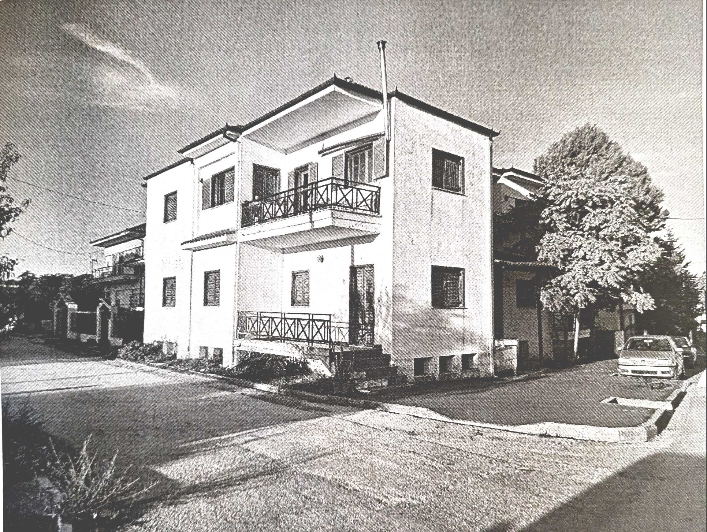 photo1