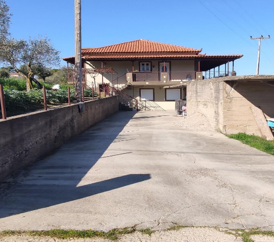 Οικόπεδο με κτίσμα  σε πλειστηριασμό Δήμος Πύργου