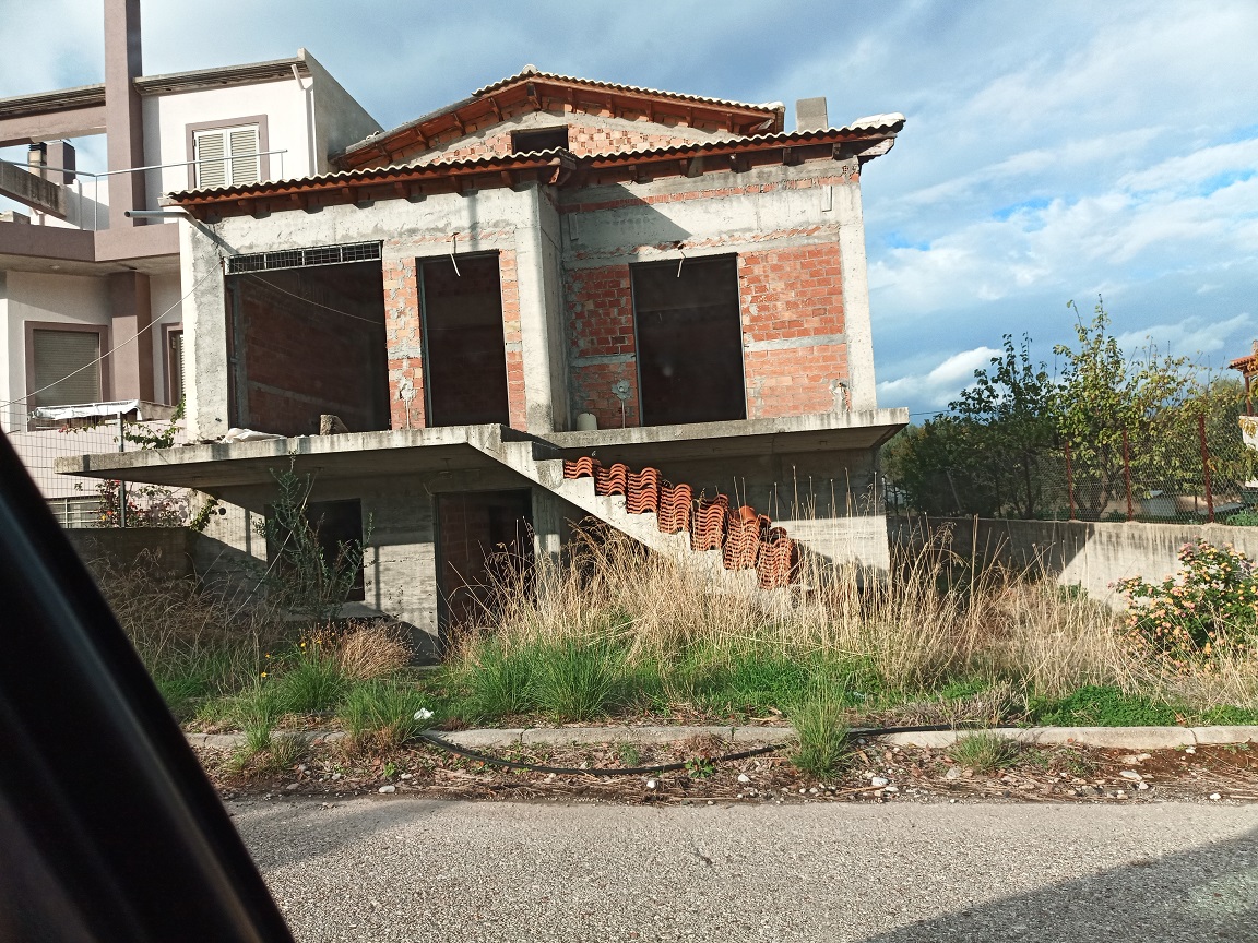Οικόπεδο με κτίσμα  σε πλειστηριασμό Δήμος Αιγιαλείας