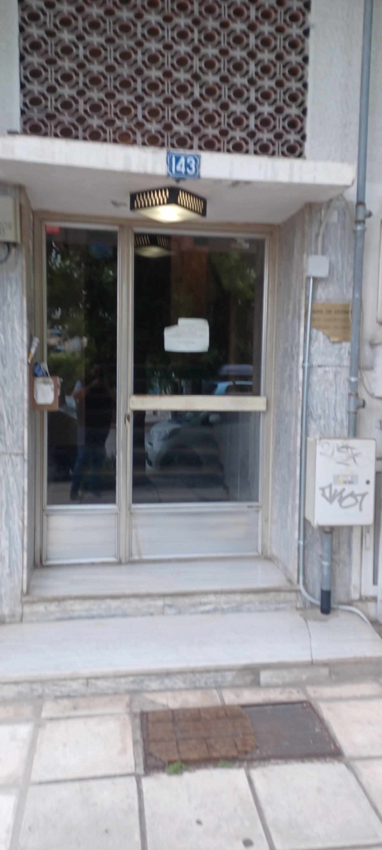 photo1