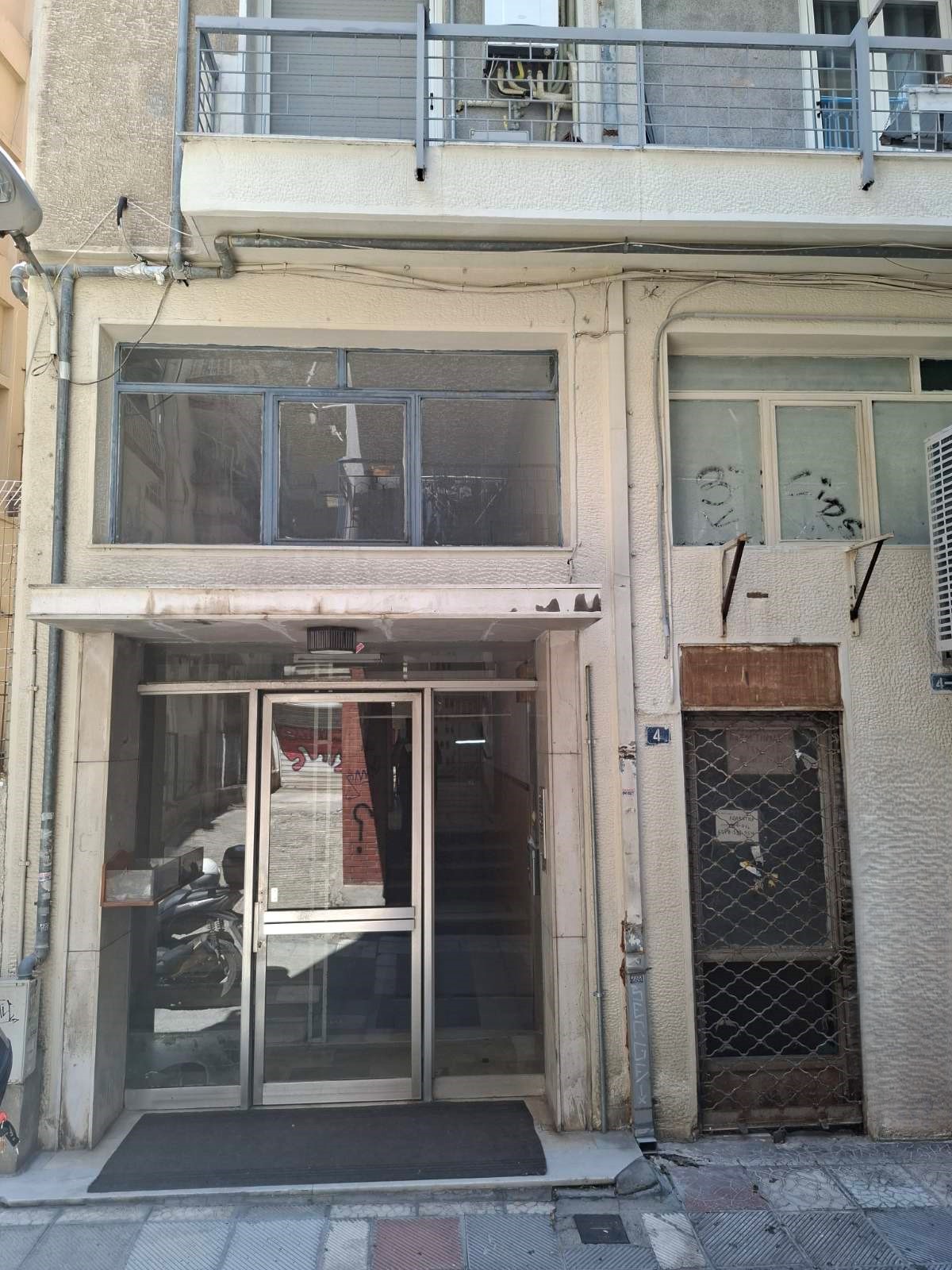 photo1