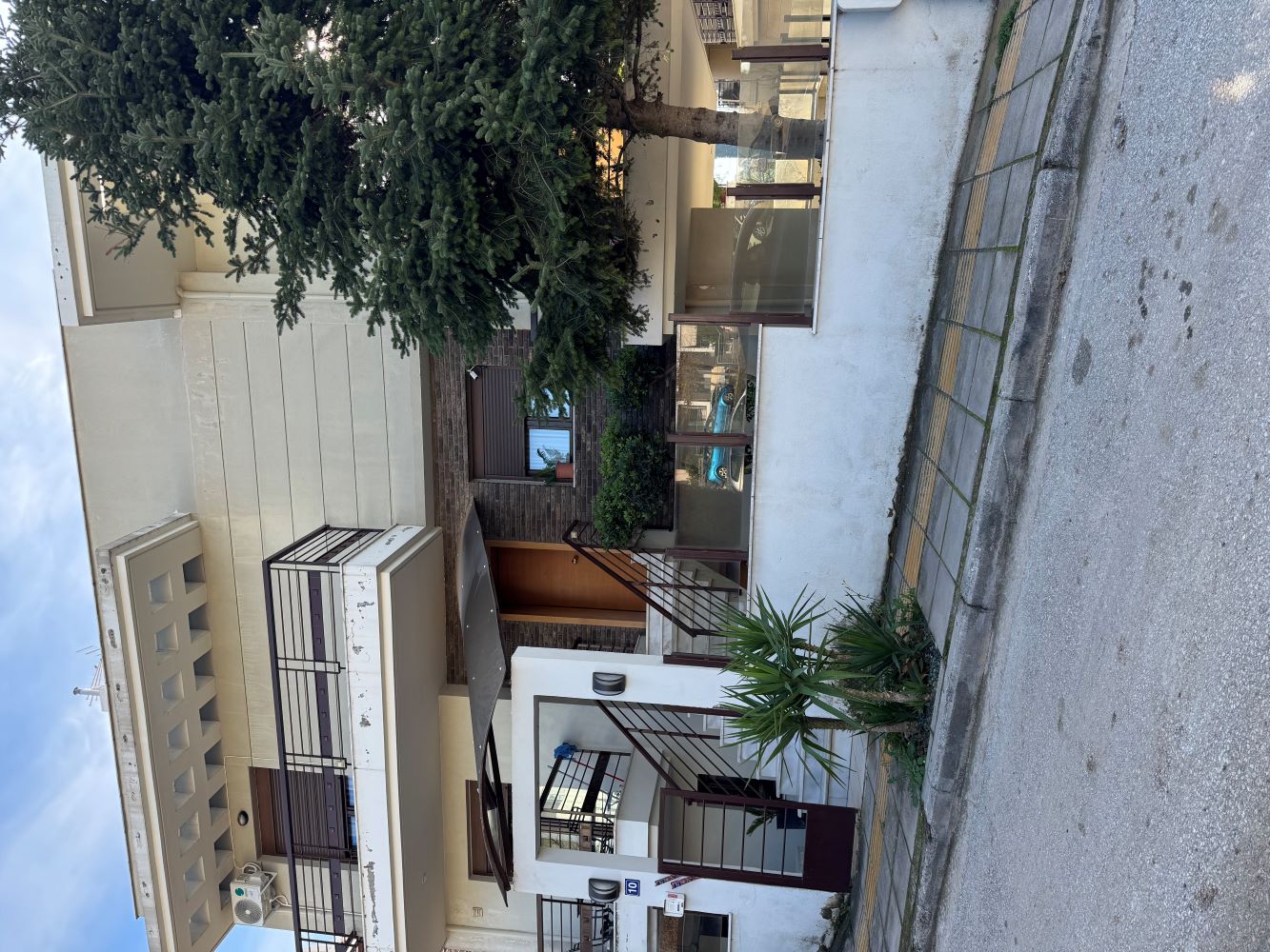 photo1