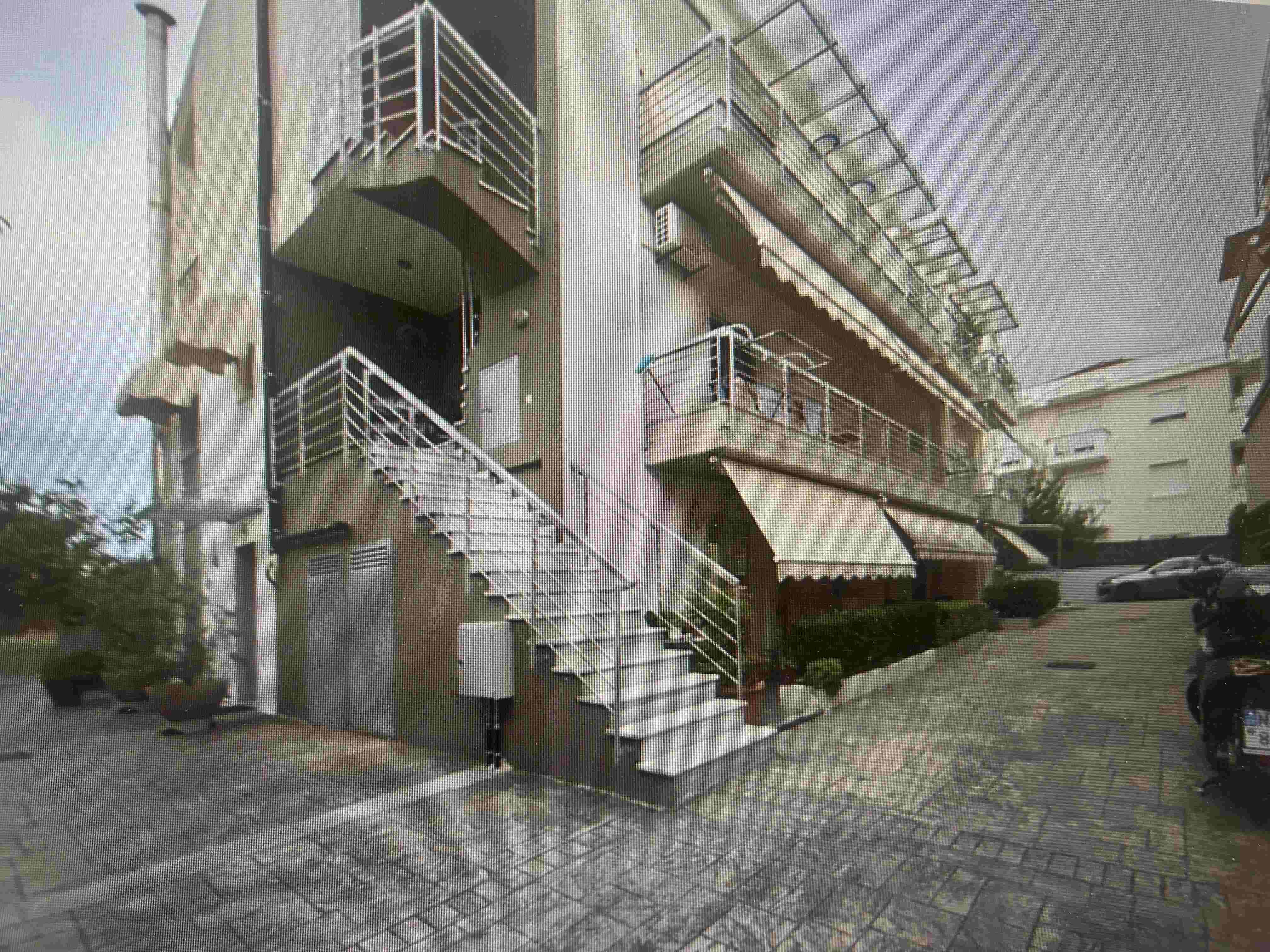 photo1
