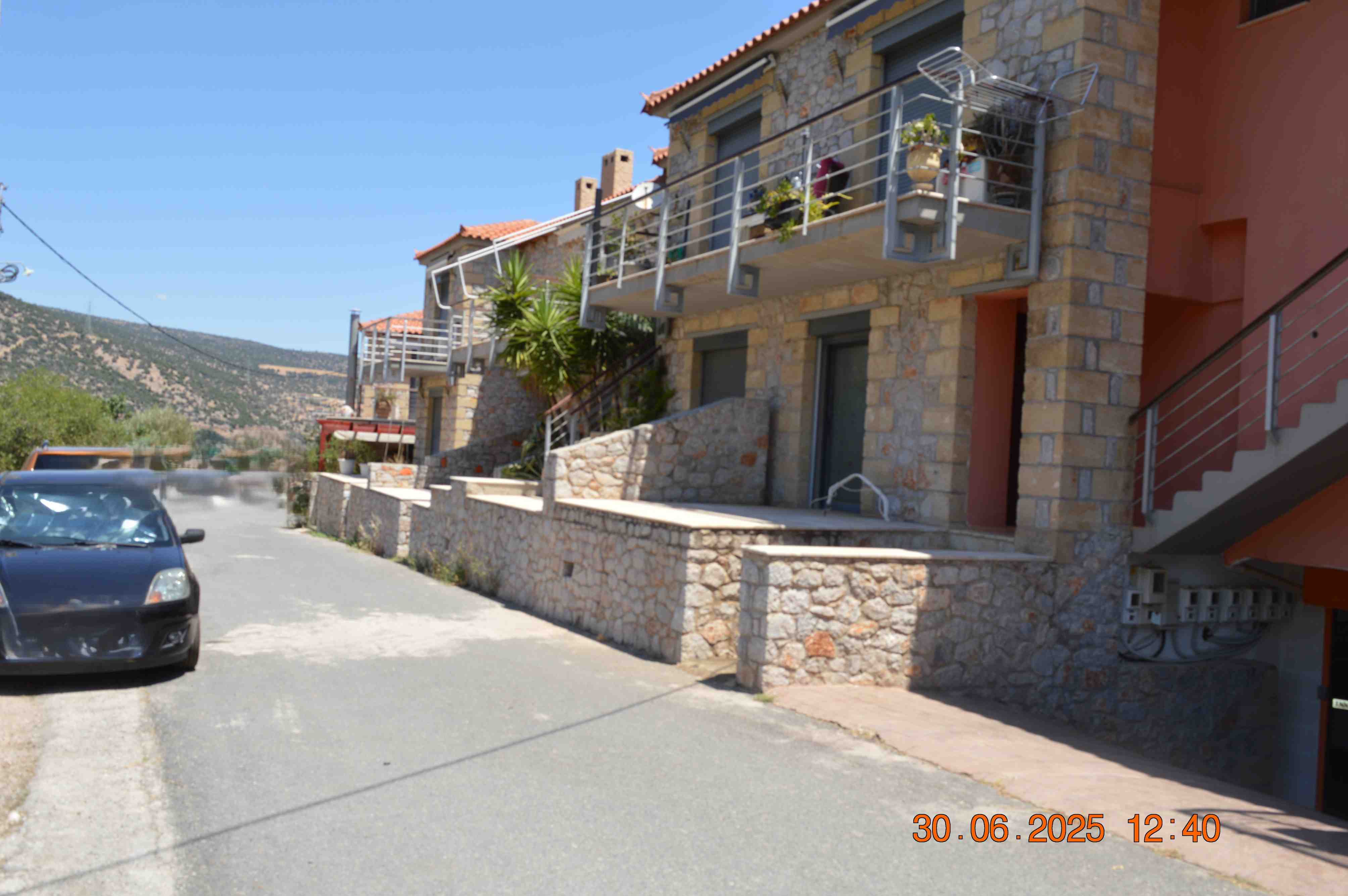 photo1