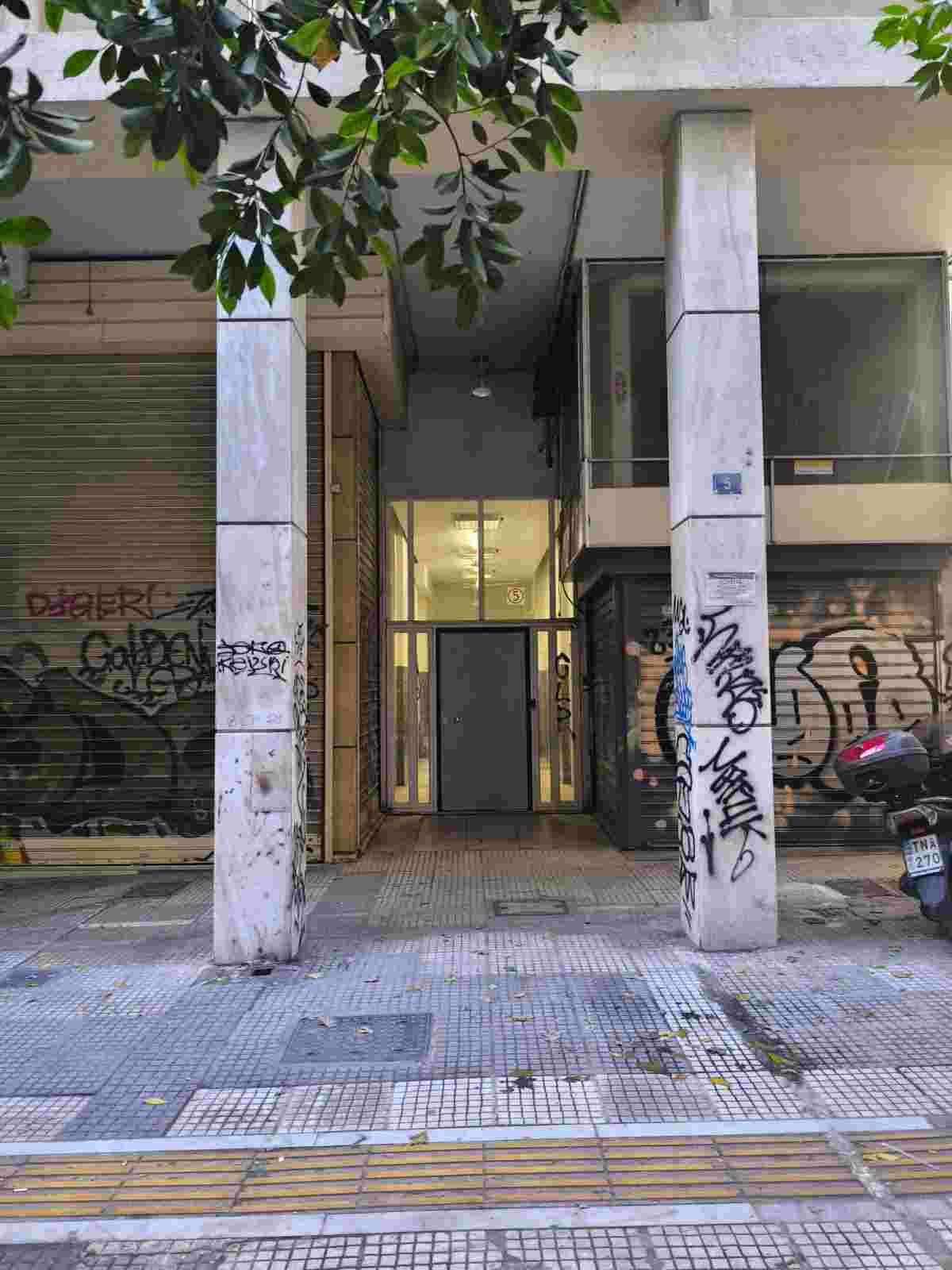 photo1