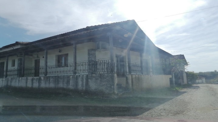 photo1