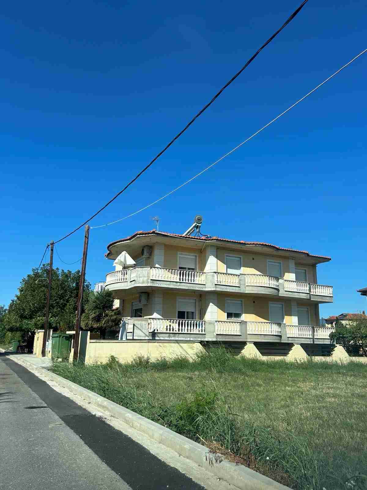 photo1