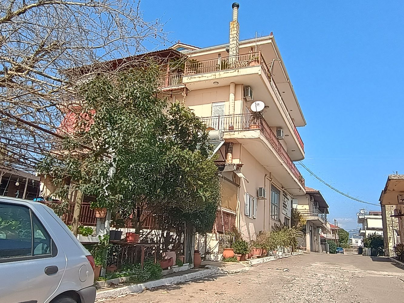 photo1