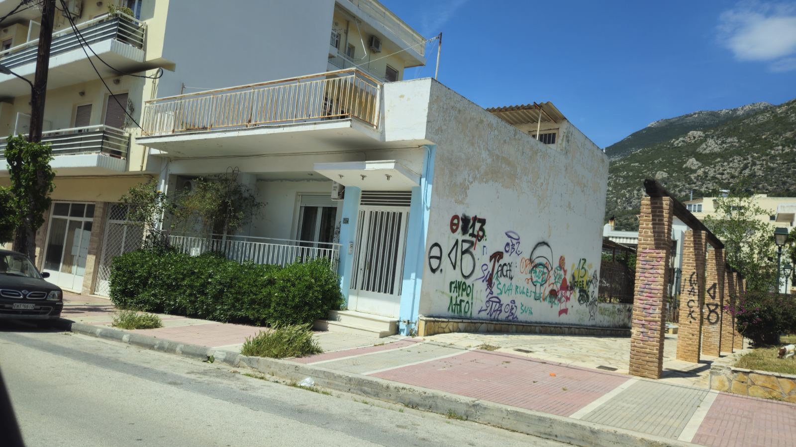 photo1