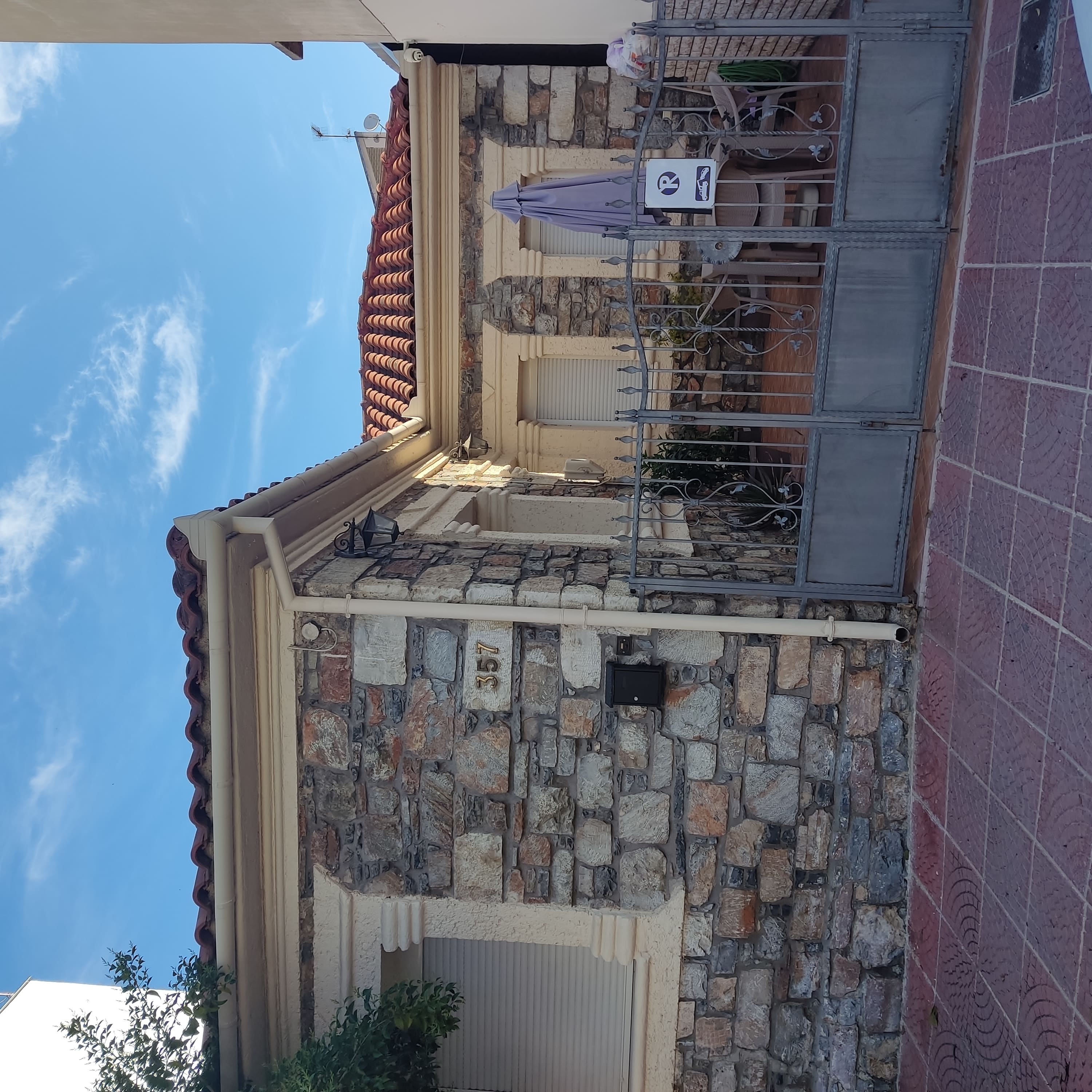 photo1