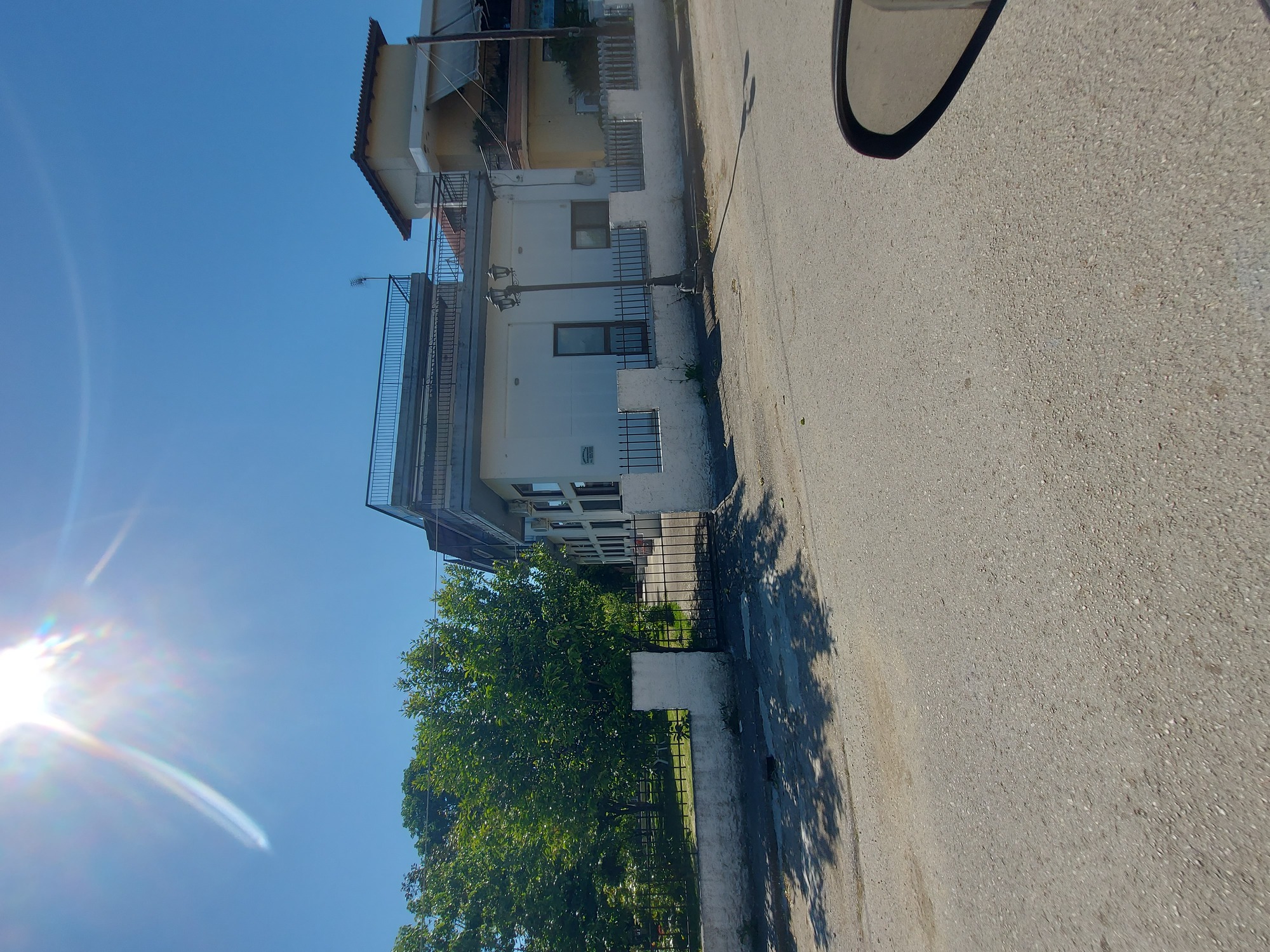 photo1