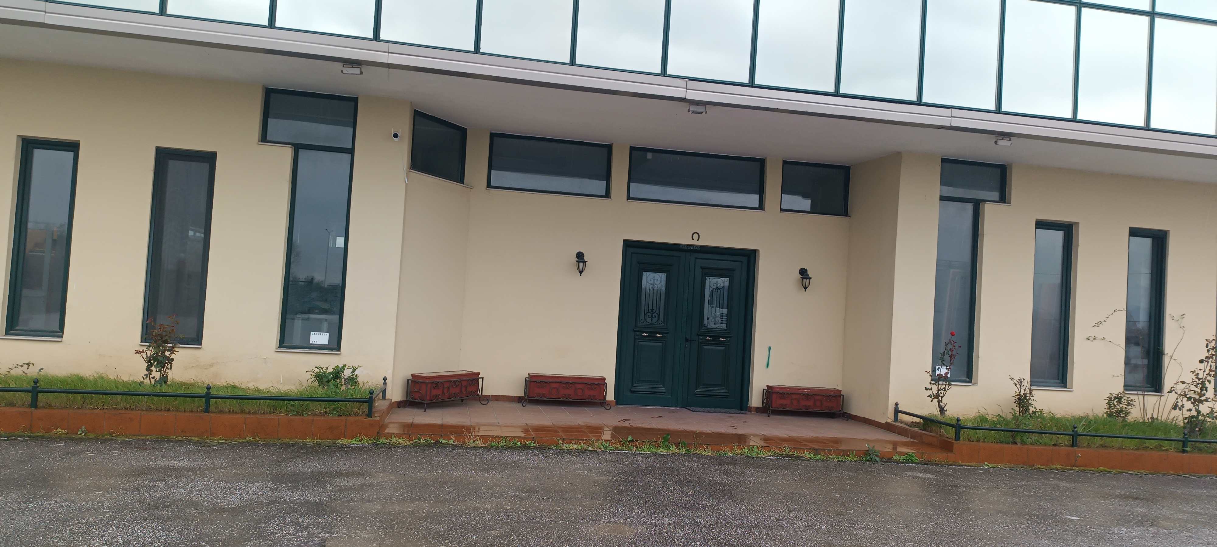 photo1
