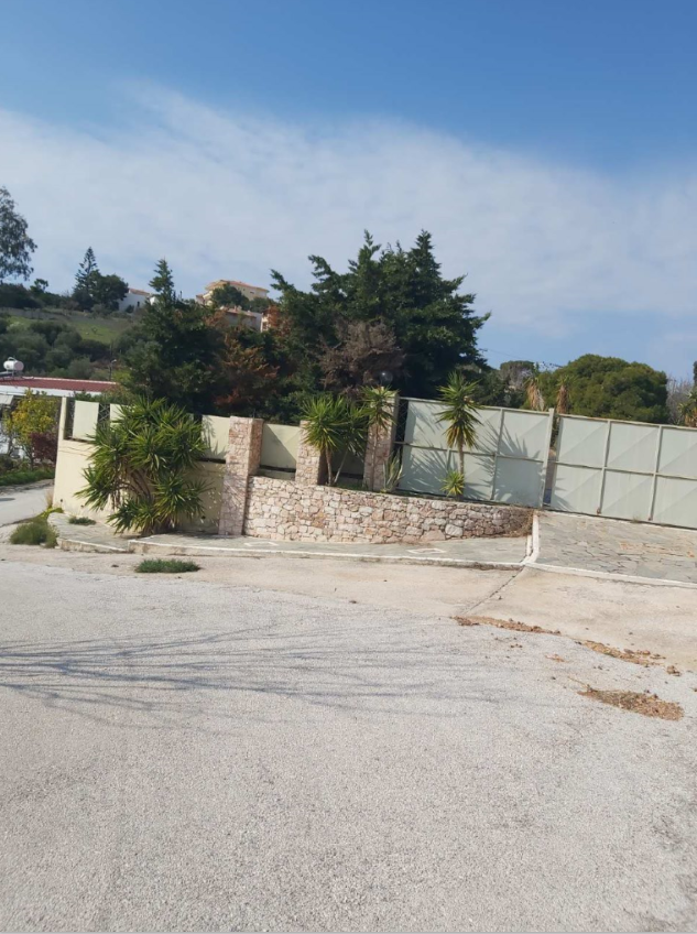Οικόπεδο με κτίσμα  σε πλειστηριασμό Δήμος Σαρωνικού