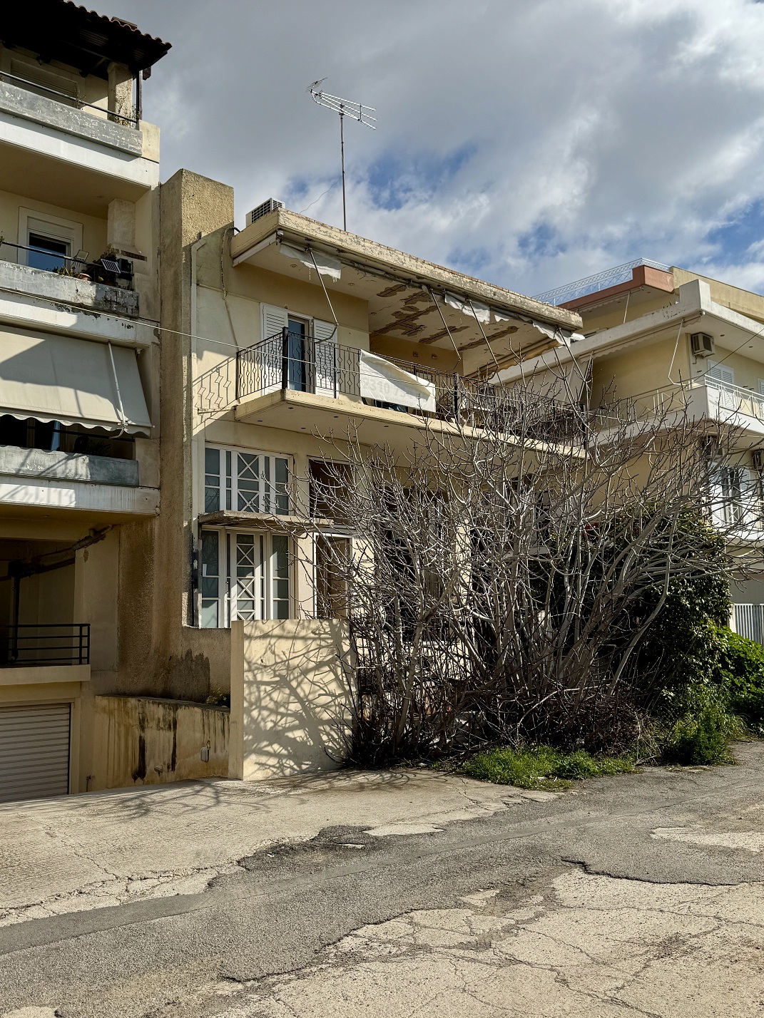 Οικόπεδο με κτίσμα  σε πλειστηριασμό Δήμος Ασπροπύργου