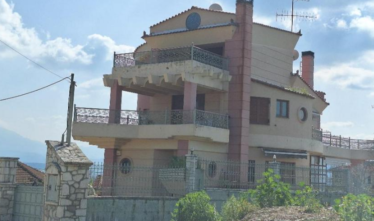 Οικόπεδο με κτίσμα  σε πλειστηριασμό Δήμος Ερυμάνθου