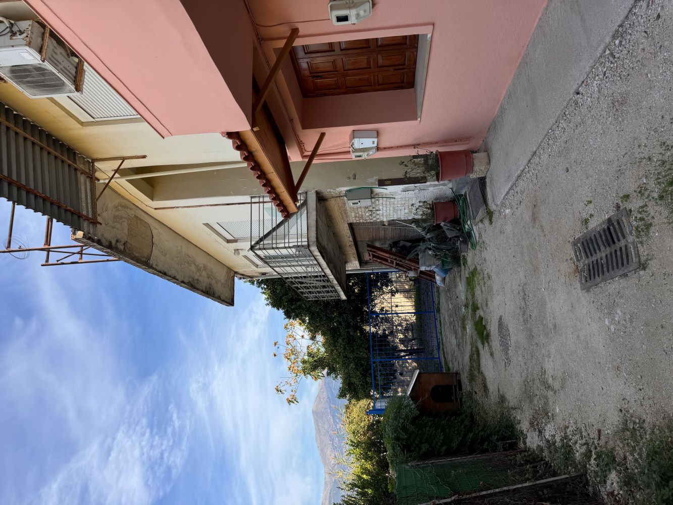 photo1