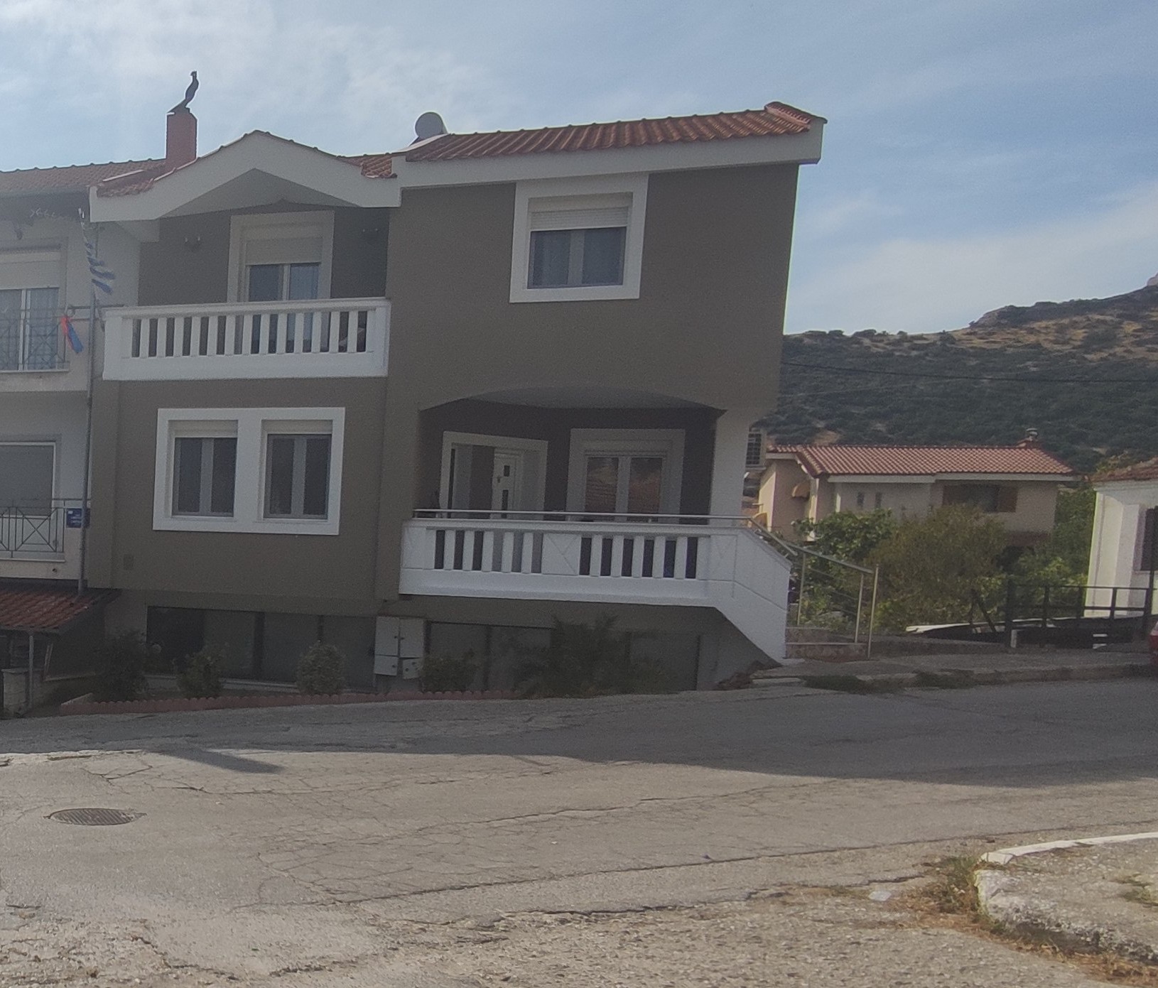 photo1