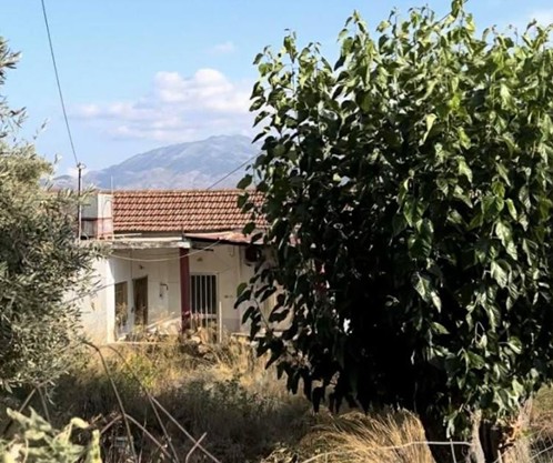 Οικόπεδο με κτίσμα  σε πλειστηριασμό Municipality of Apokorono 