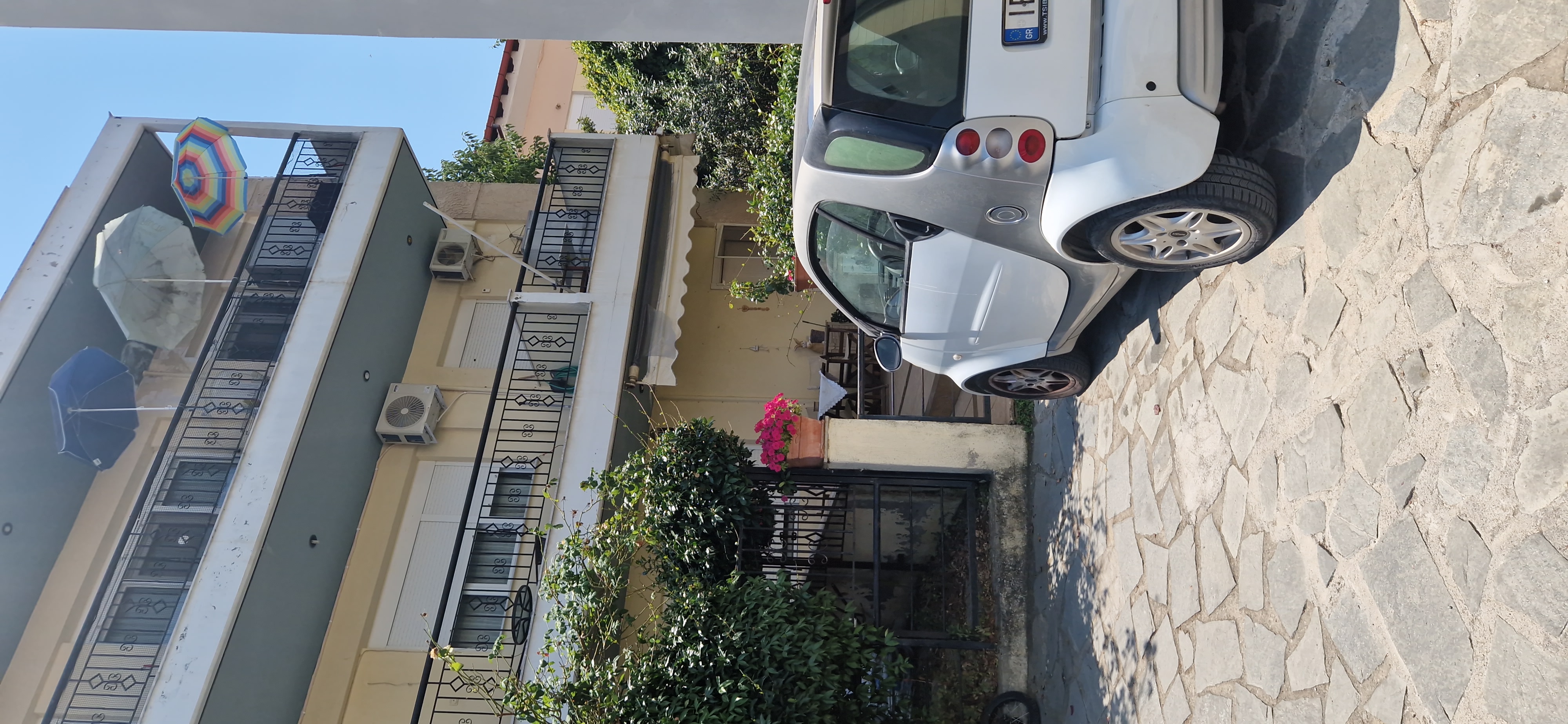 photo1