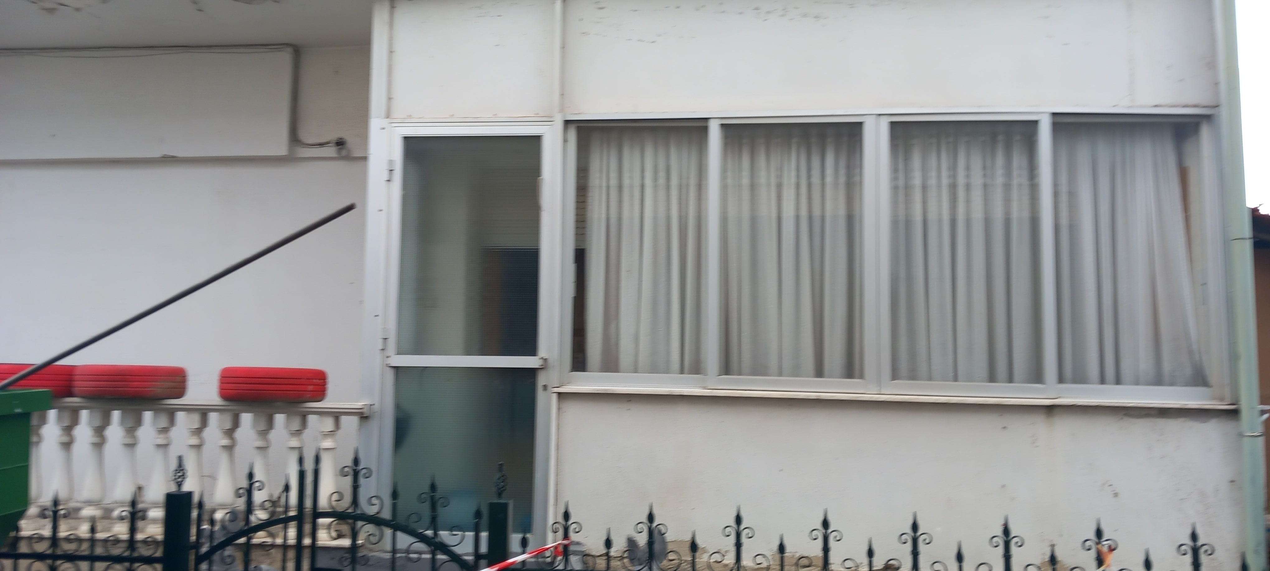 photo1