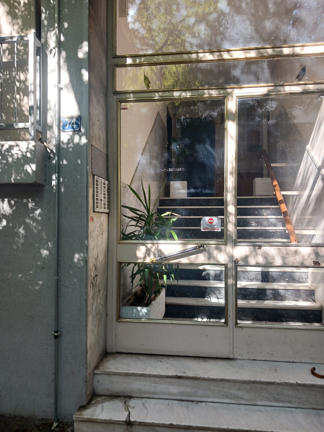 photo1
