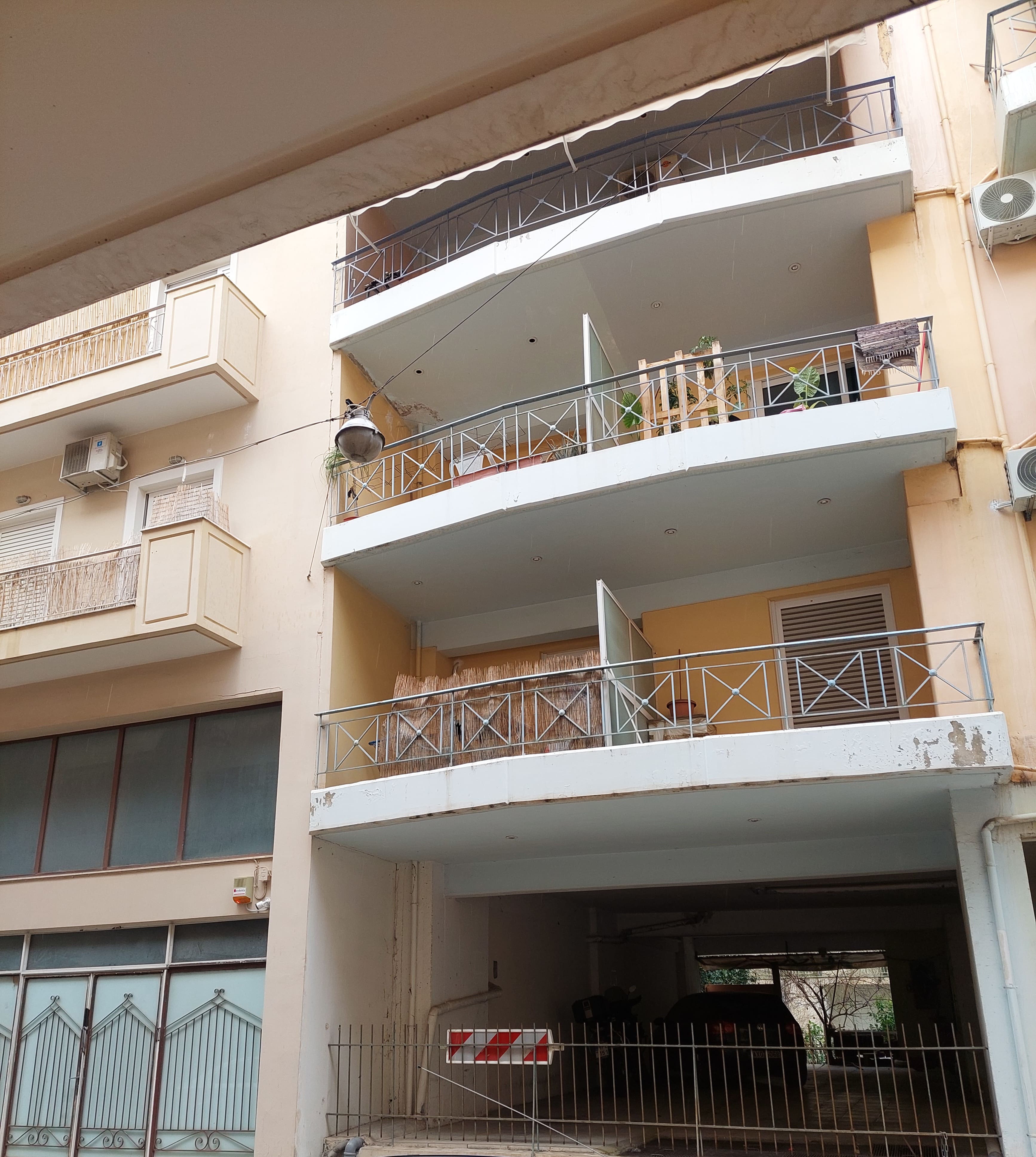 photo1