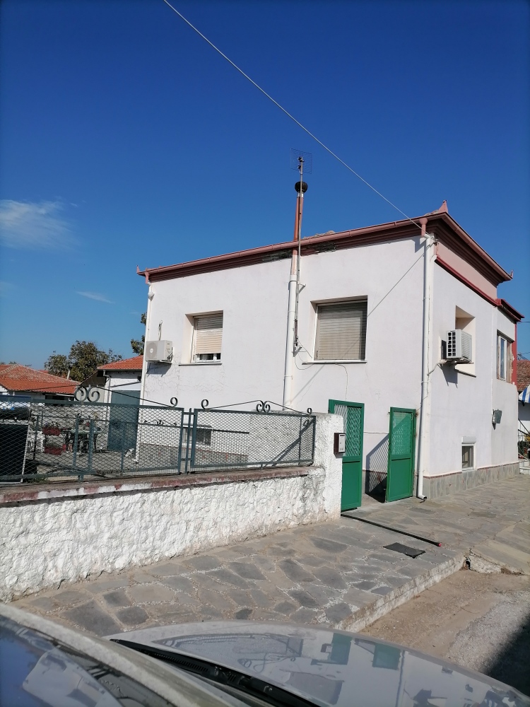 photo1