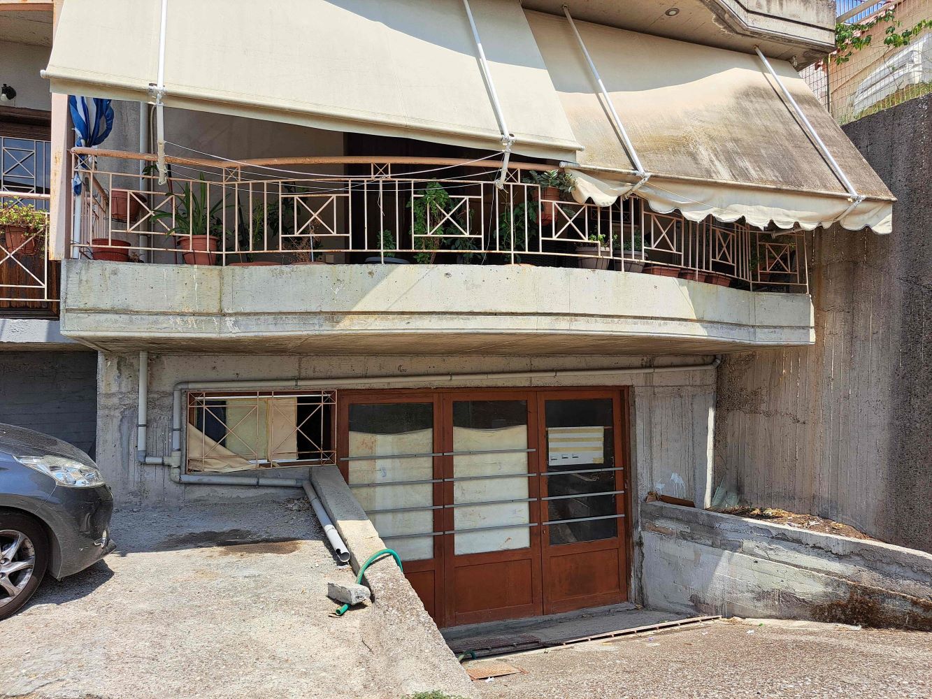 photo1