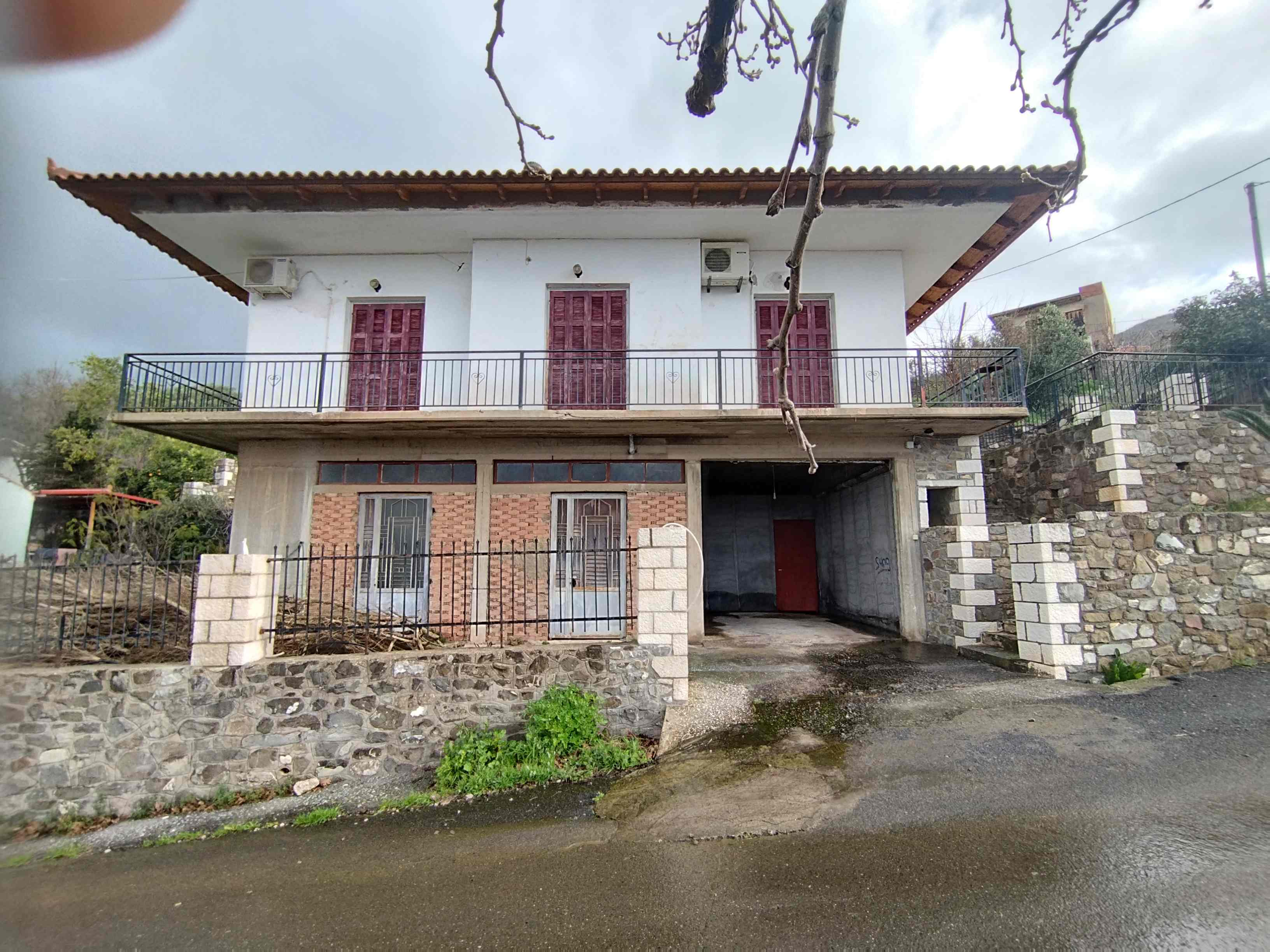 Οικόπεδο με κτίσμα  σε πλειστηριασμό Δήμος Οιχαλίας