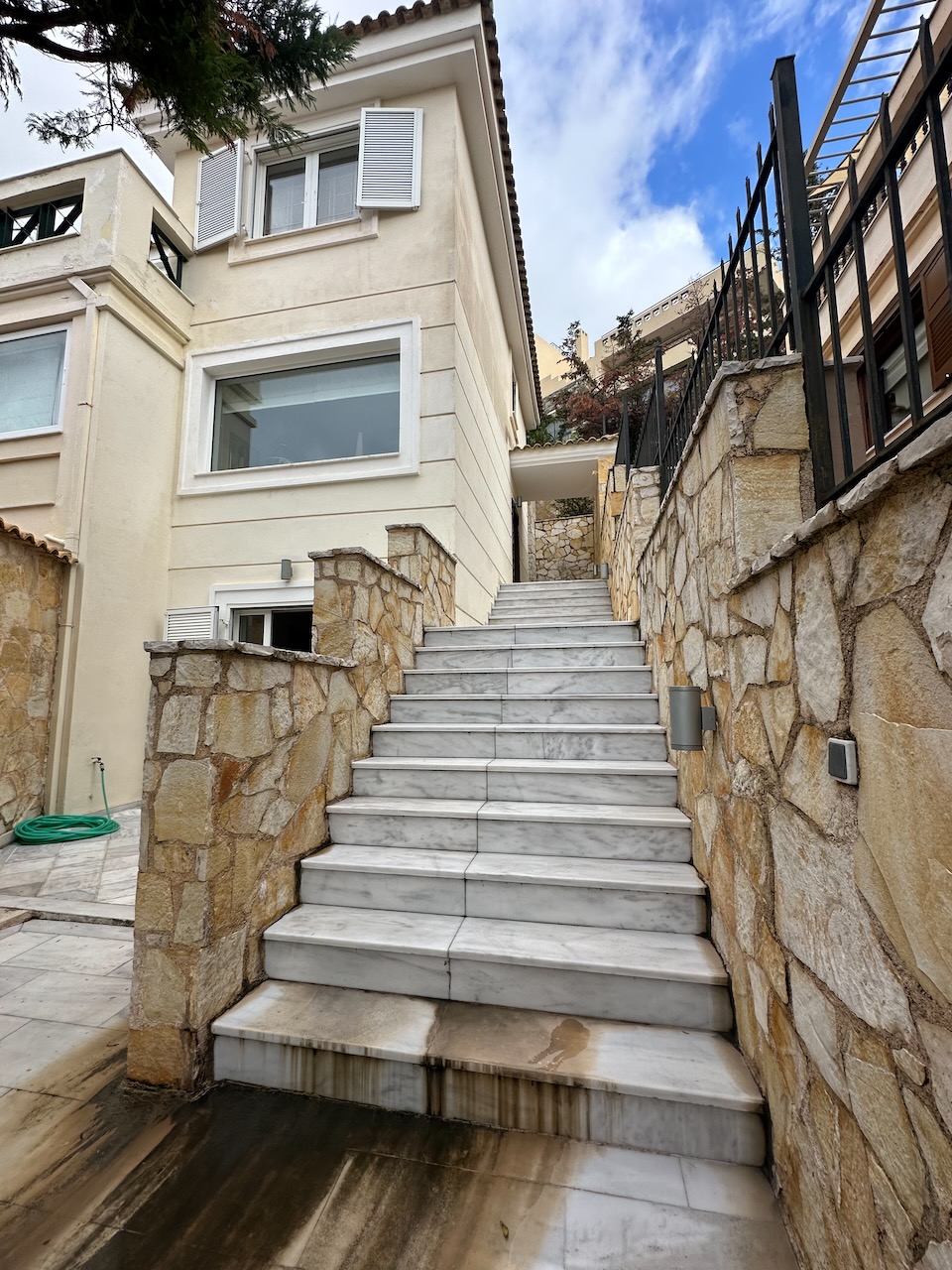 photo1