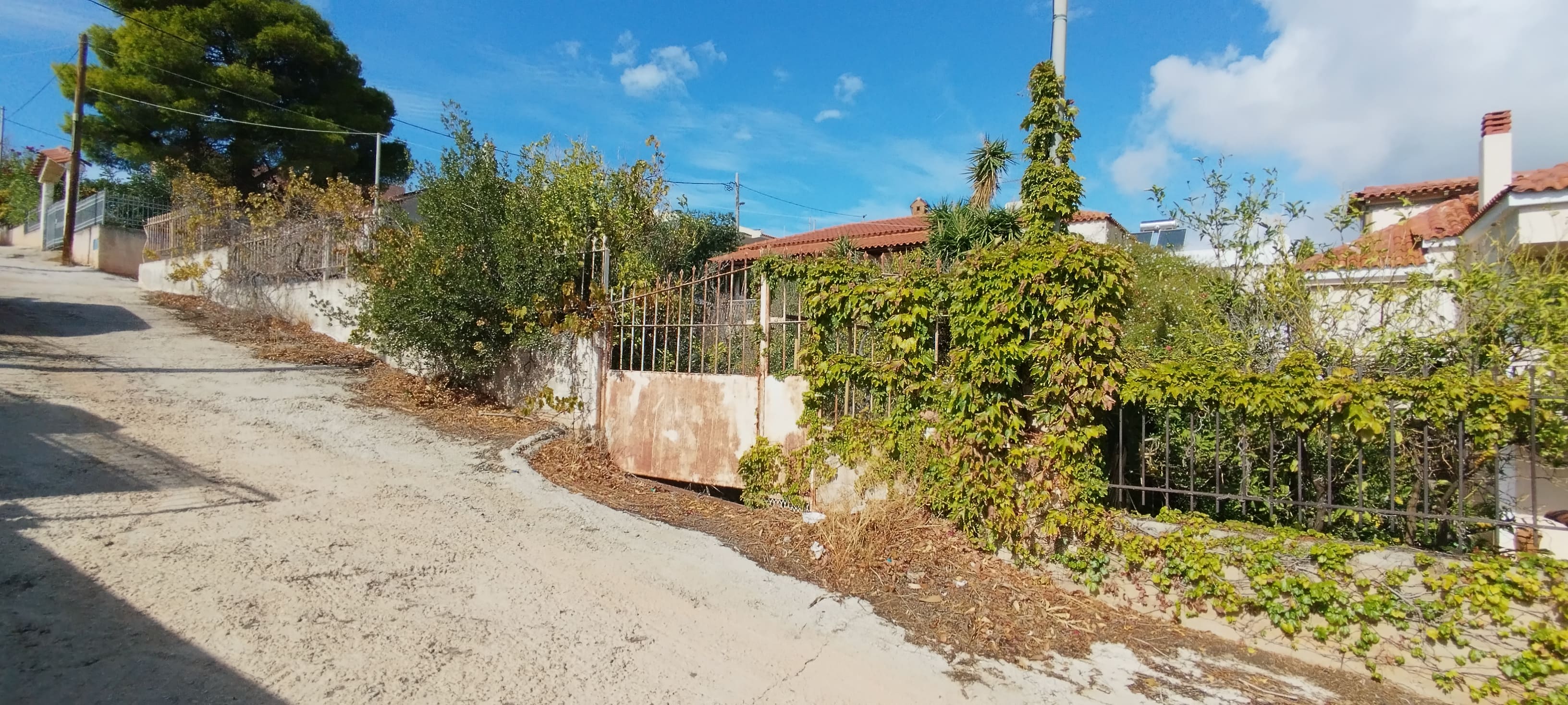Οικόπεδο με κτίσμα  σε πλειστηριασμό Δήμος Σαρωνικού