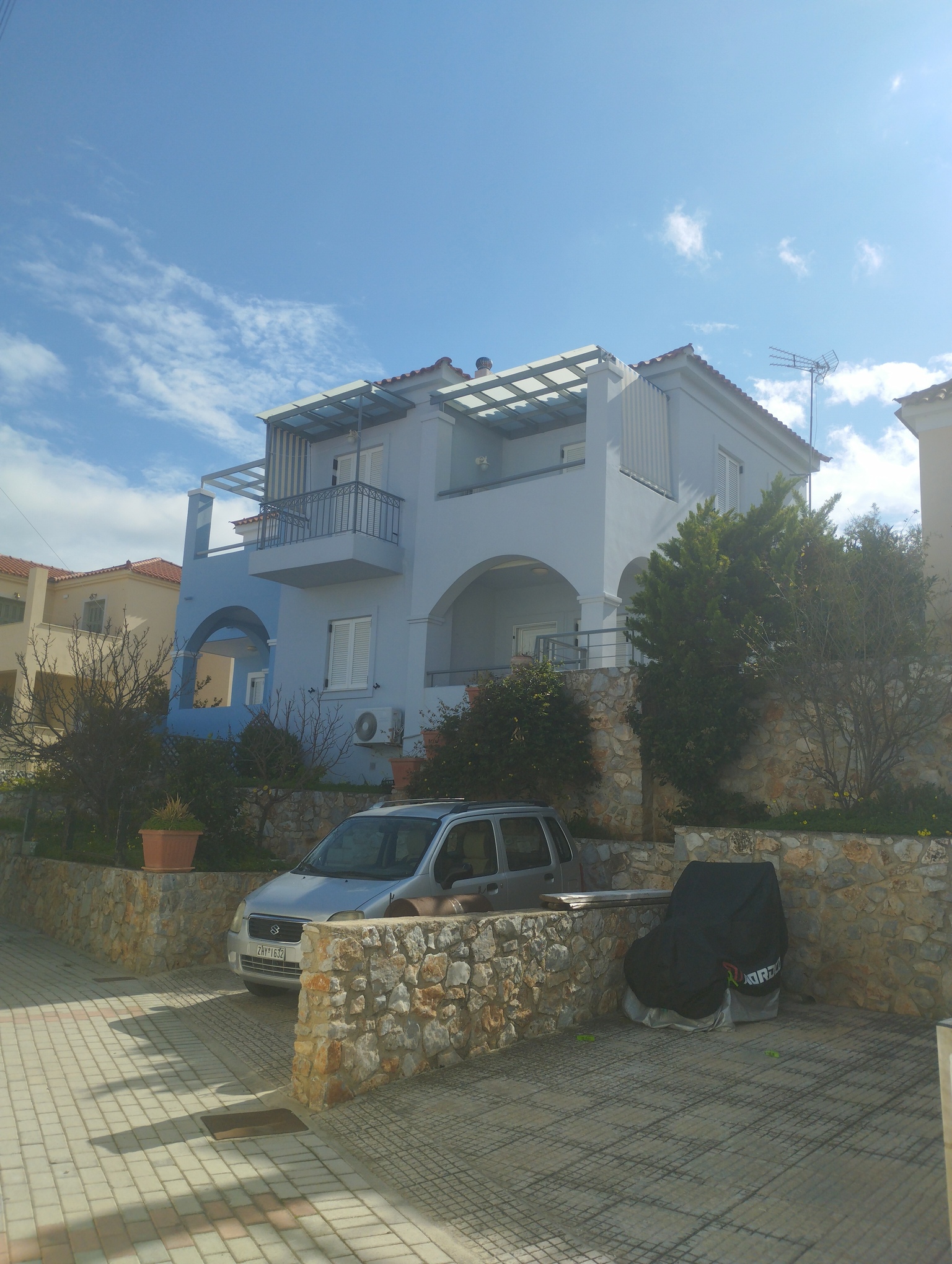 photo1