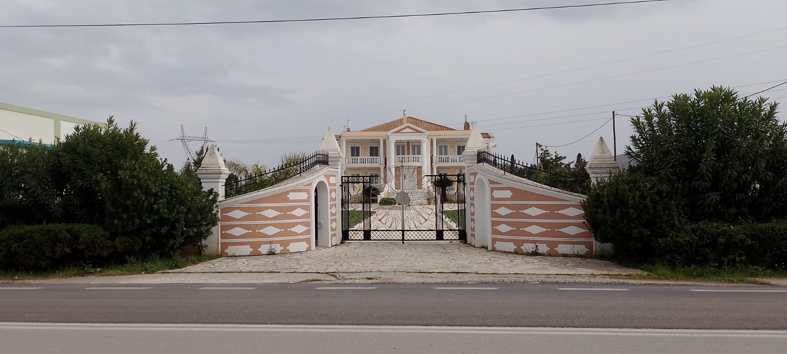 Οικόπεδο με κτίσμα  σε πλειστηριασμό Δήμος Ζακύνθου