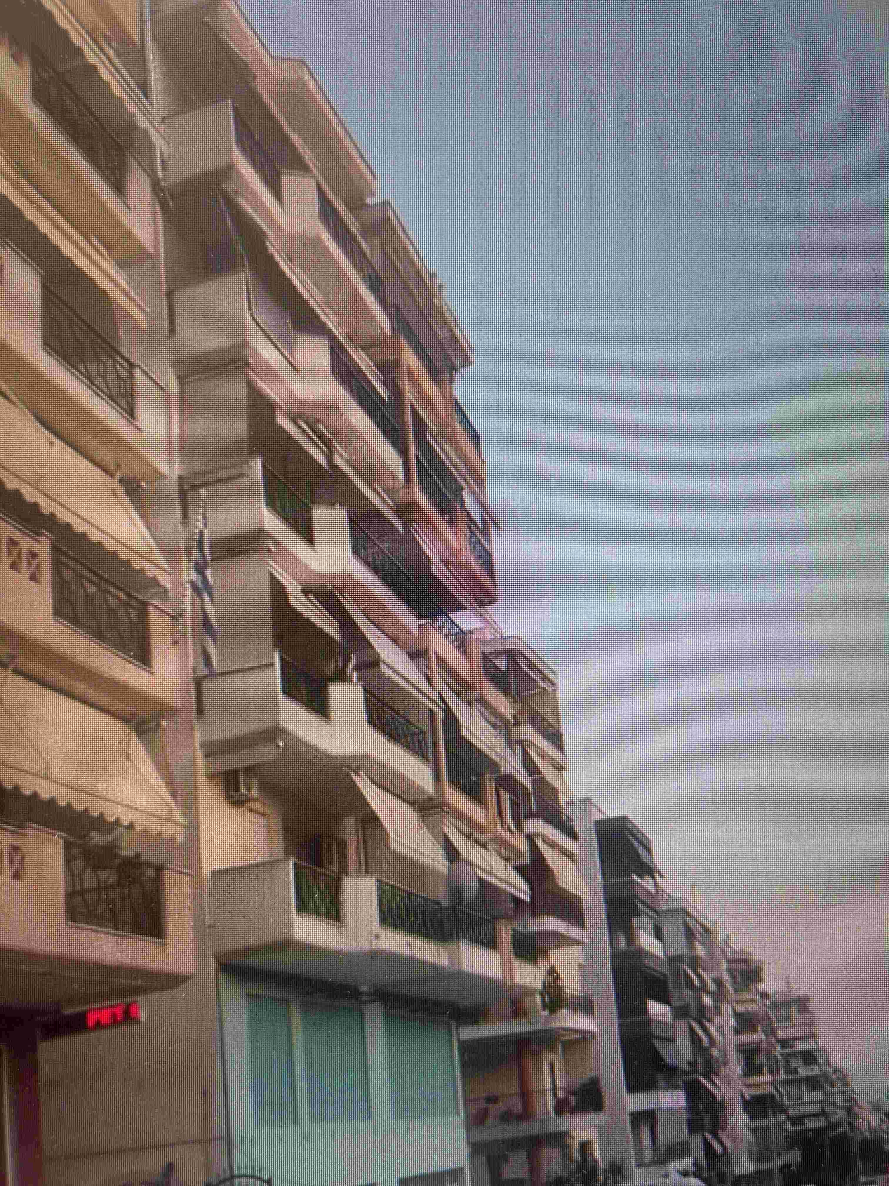 photo1