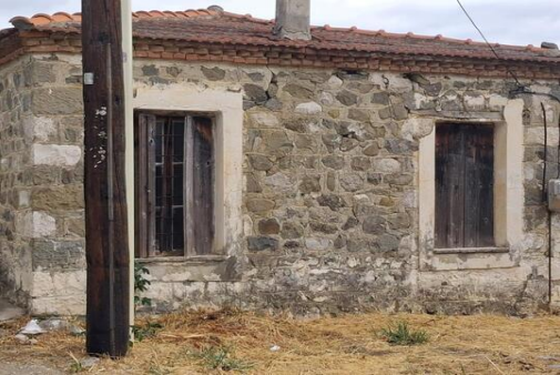Οικόπεδο με κτίσμα  σε πλειστηριασμό Δήμος Μακρακώμης