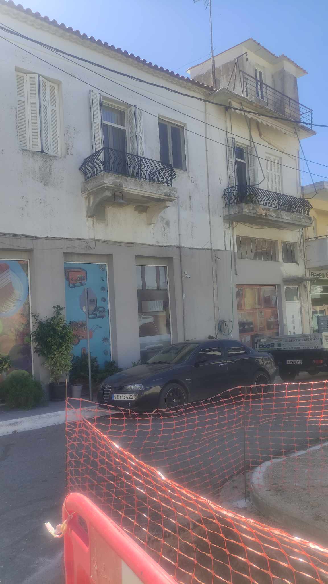 photo1