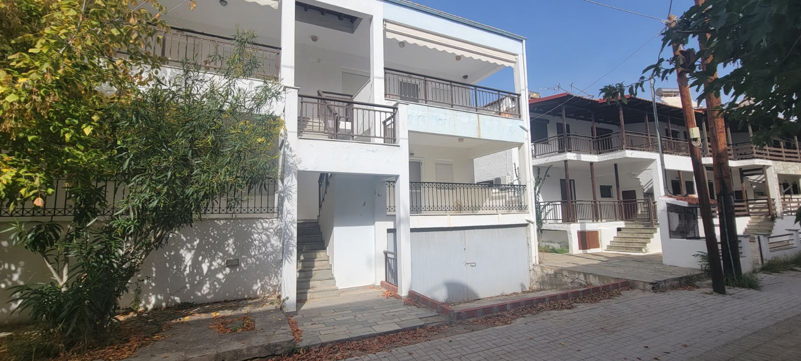 photo1