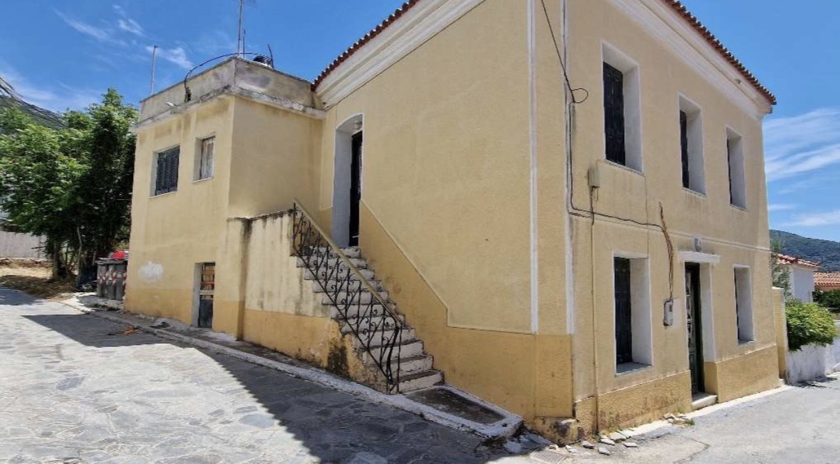 Οικόπεδο με κτίσμα  σε πλειστηριασμό Δήμος Σάμου