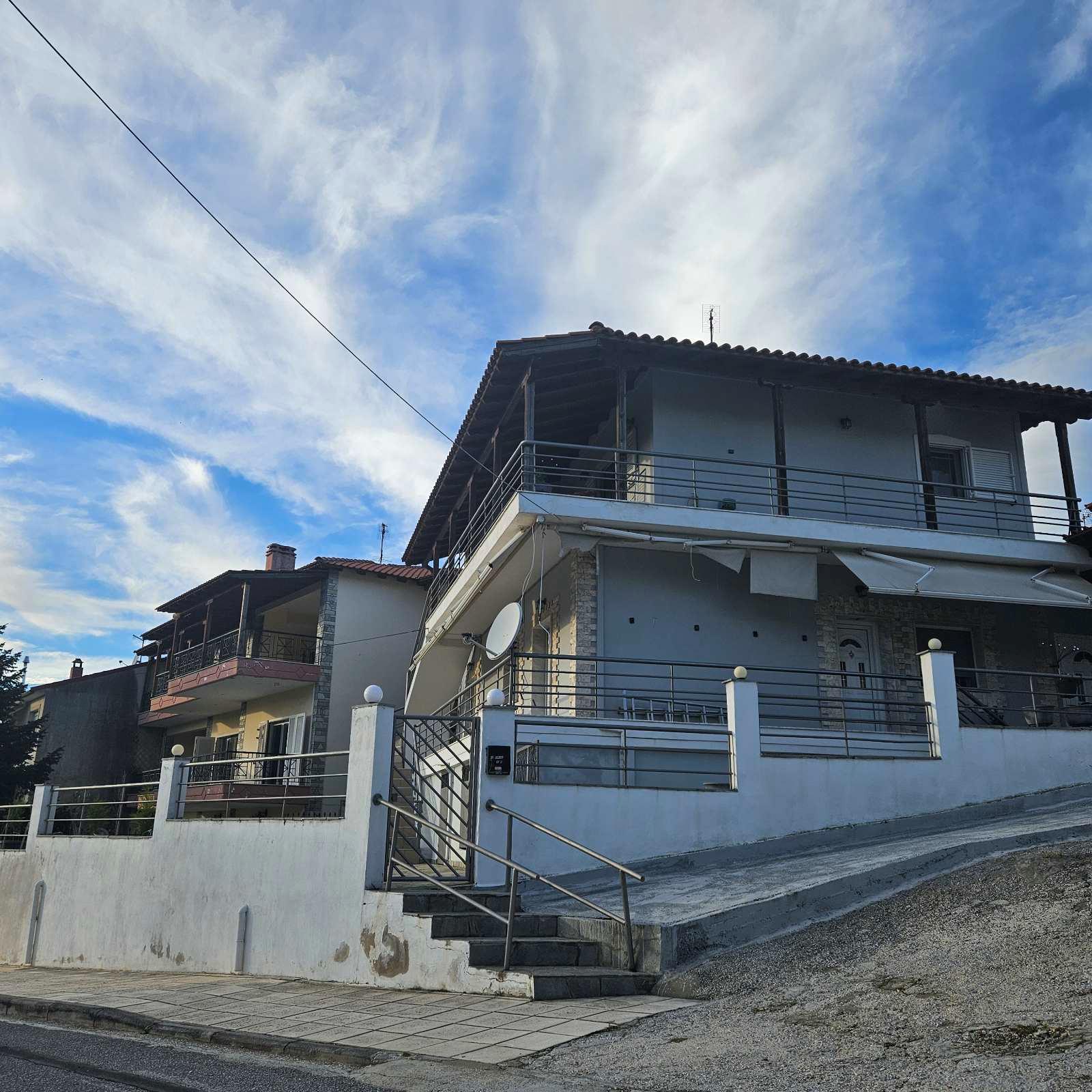 photo1