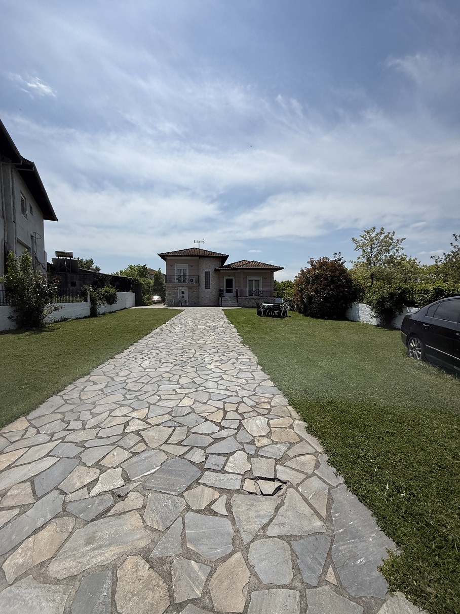 photo1