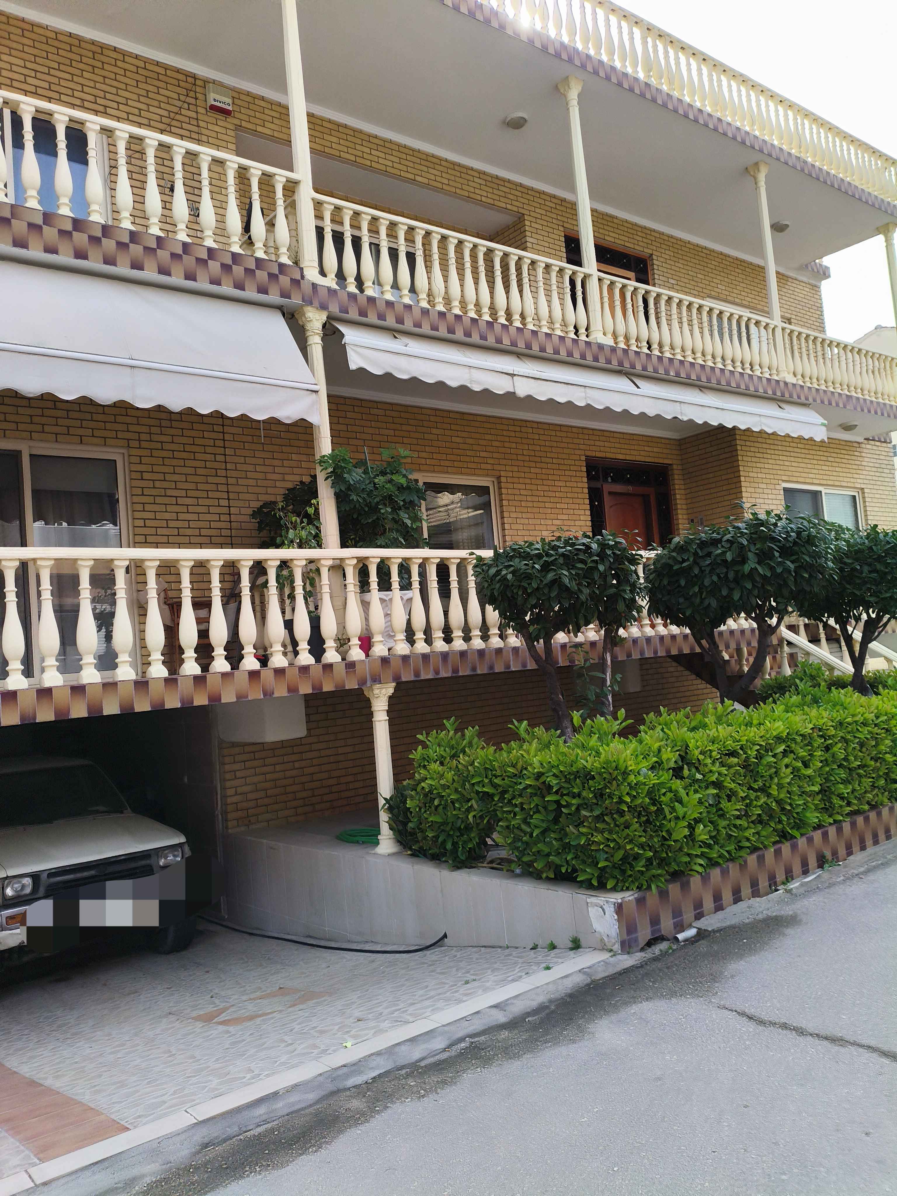 photo1