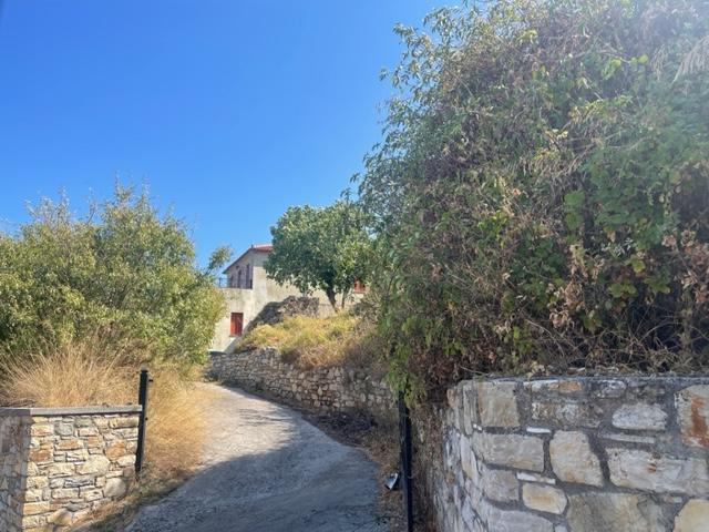 Οικόπεδο με κτίσμα  σε πλειστηριασμό Δήμος Κύμης - Αλιβερίου