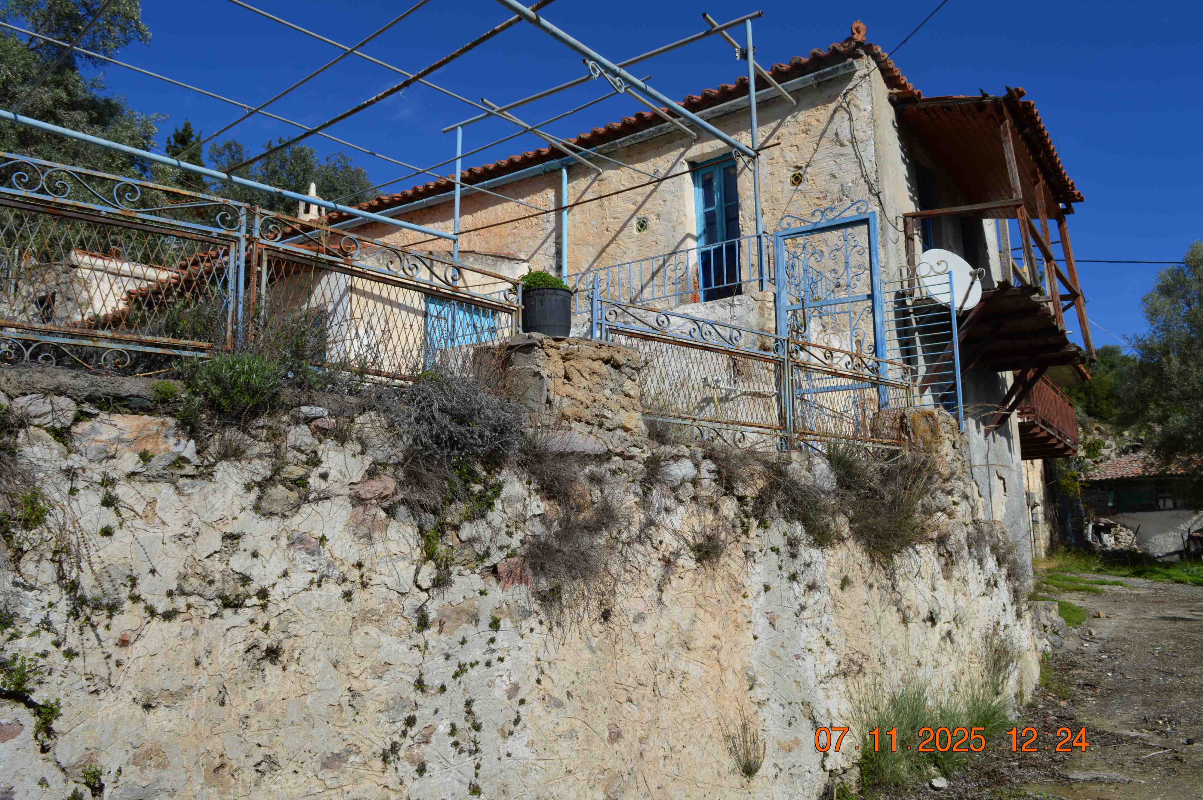 photo1