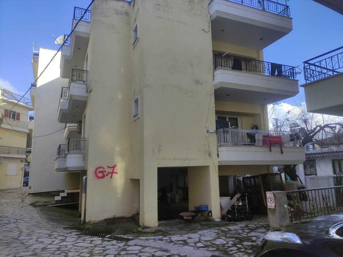 photo1