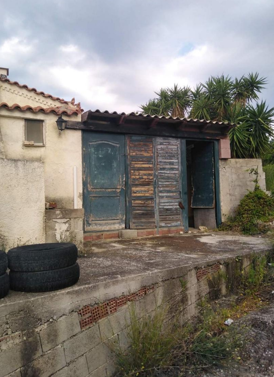 Οικόπεδο με κτίσμα 86.93 sq.m. σε πλειστηριασμό Municipality of Aegina