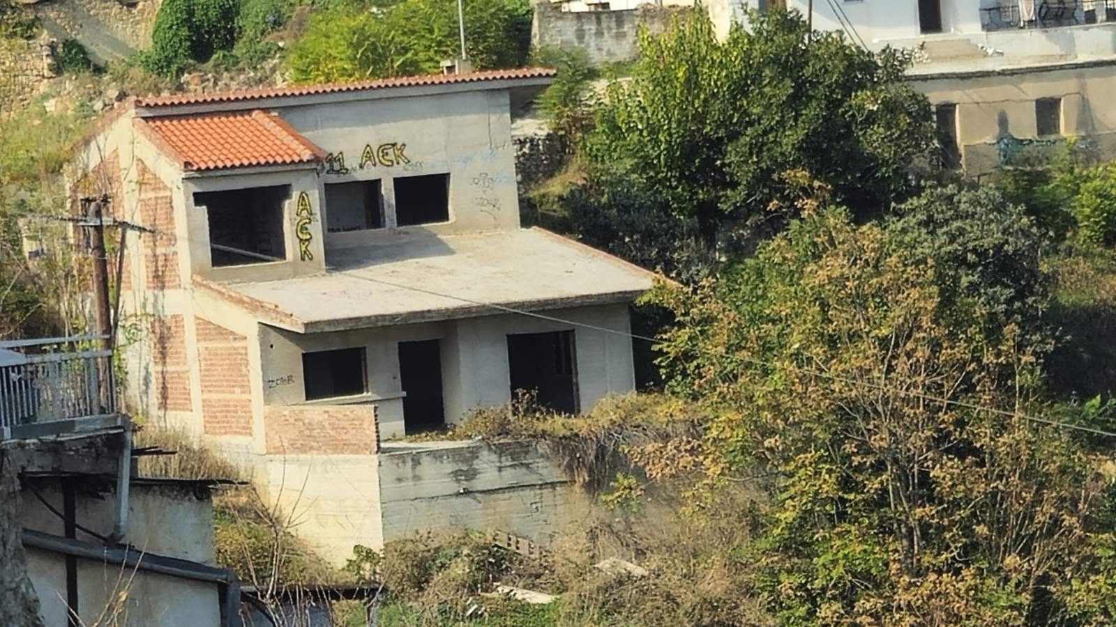 Οικόπεδο με κτίσμα  σε πλειστηριασμό Municipality of Sikyonia