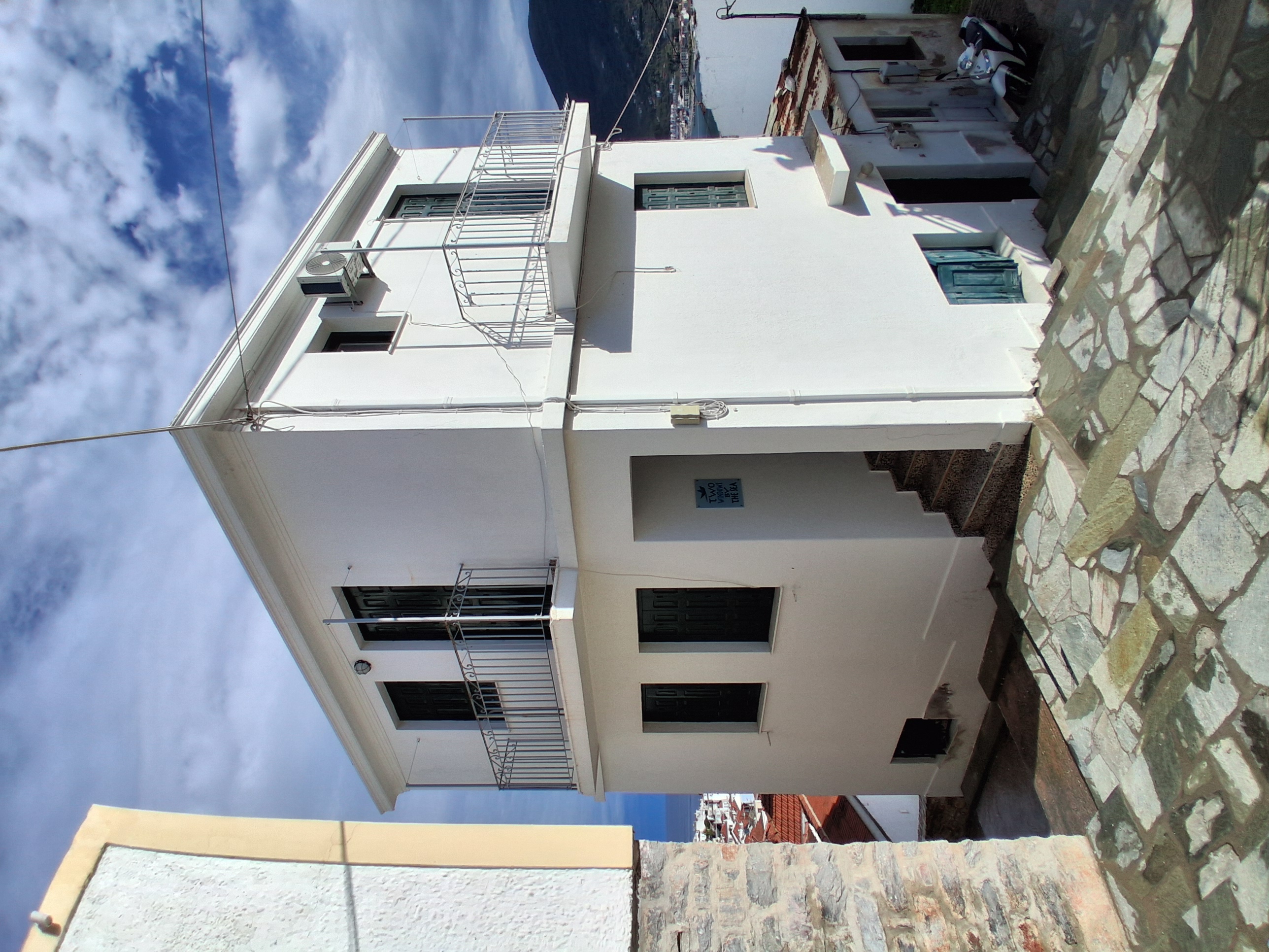 photo1