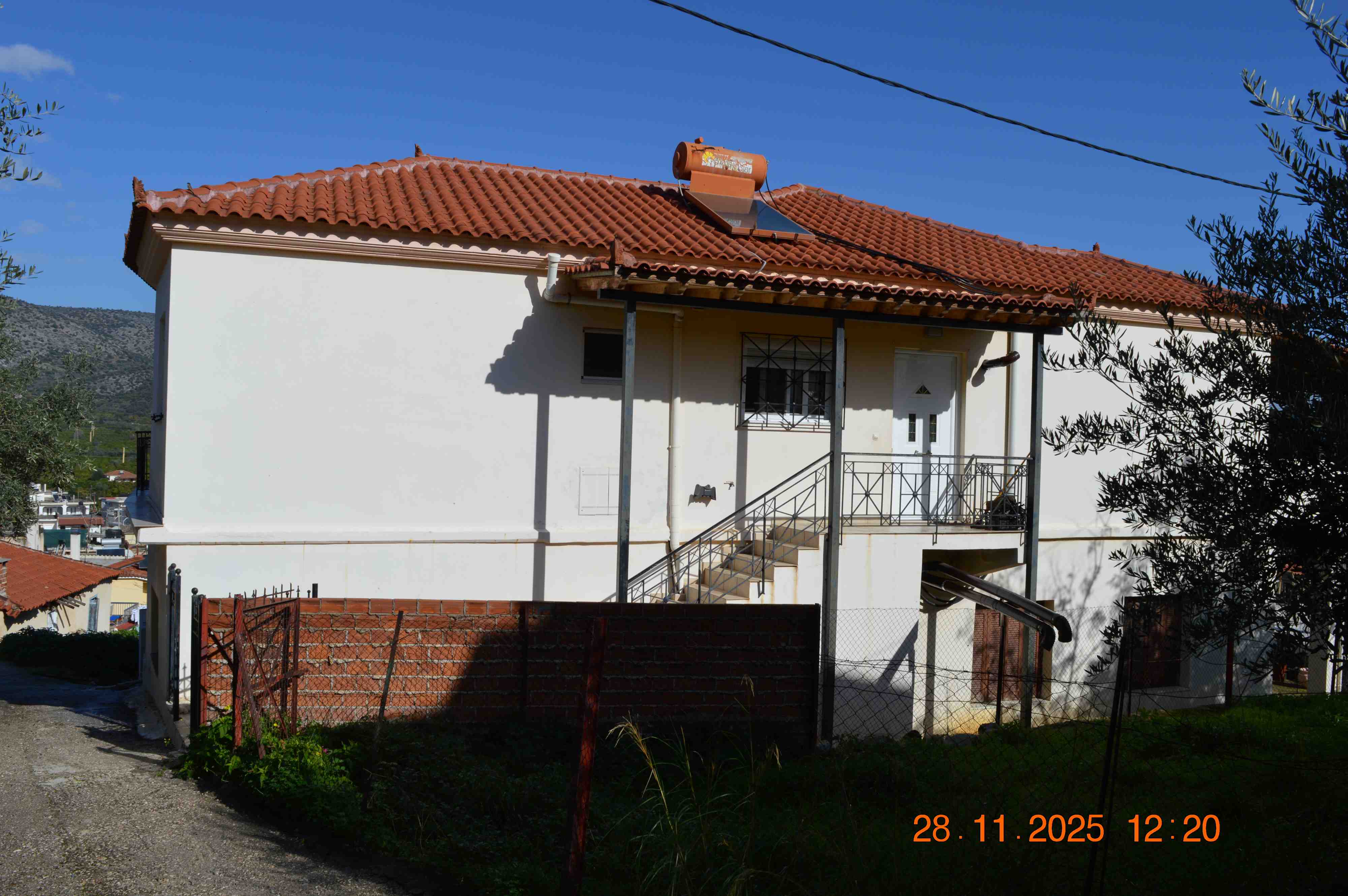 photo1