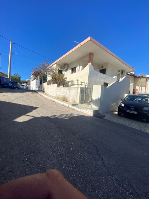 Οικόπεδο με κτίσμα  σε πλειστηριασμό Δήμος Λαυρεωτικής